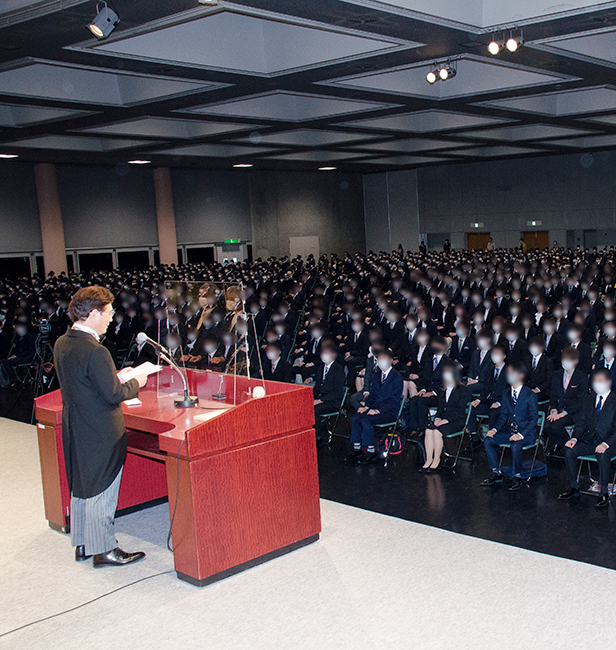 〈Topic ‘22〉世相に負けない晴れ姿　学部・大学院入学式