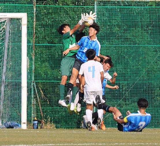 サッカー部 首位に逆転勝ち　10連敗から巻き返しへ