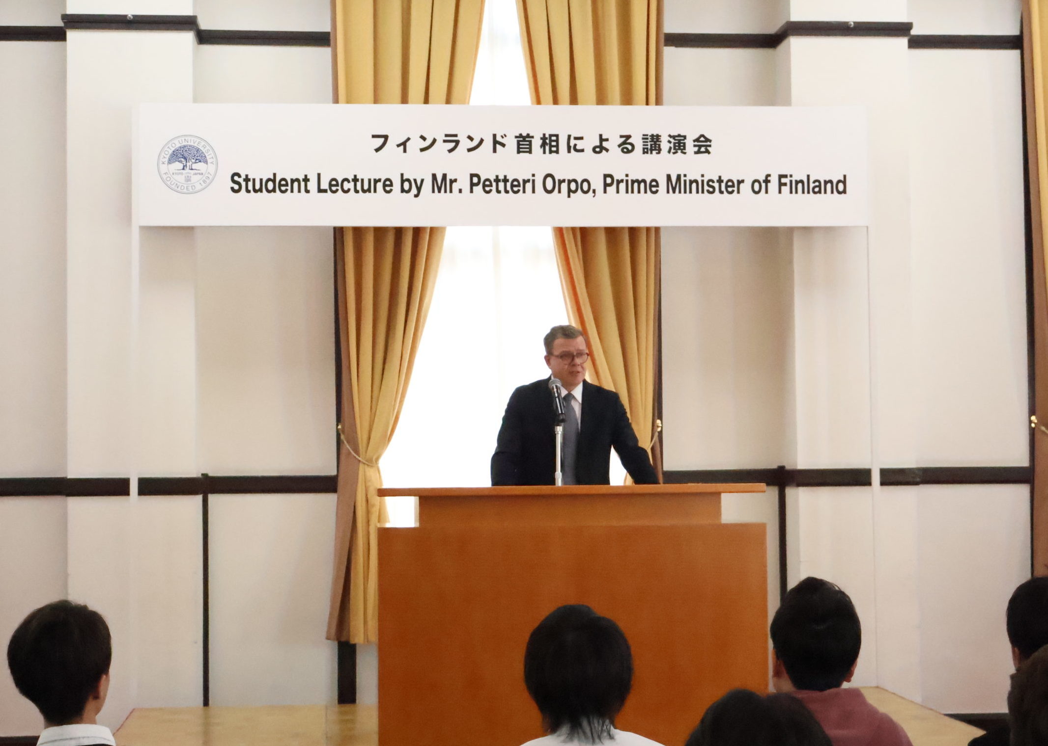 〈講演会〉「国際協力で環境を守れ」　フィンランド首相講演