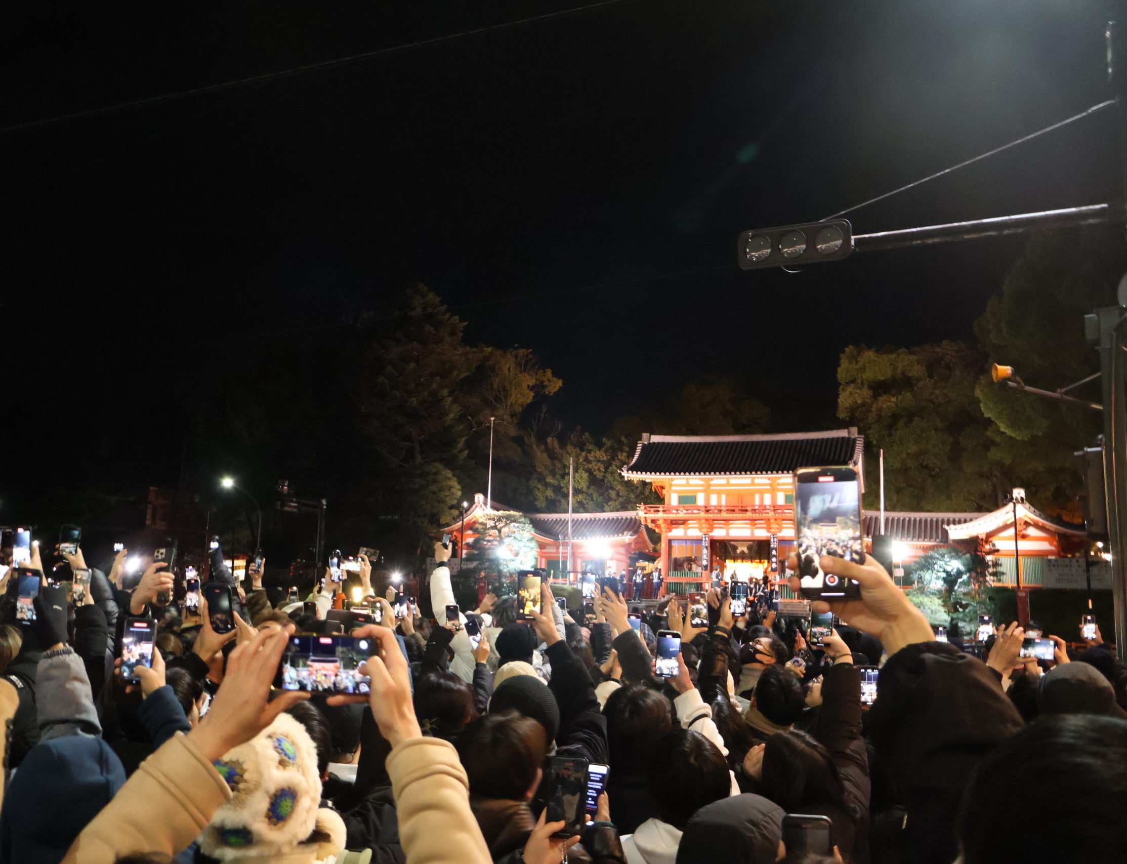 〈Topic ’25〉2025、騒然と　祇園界隈 賑やかに年越し