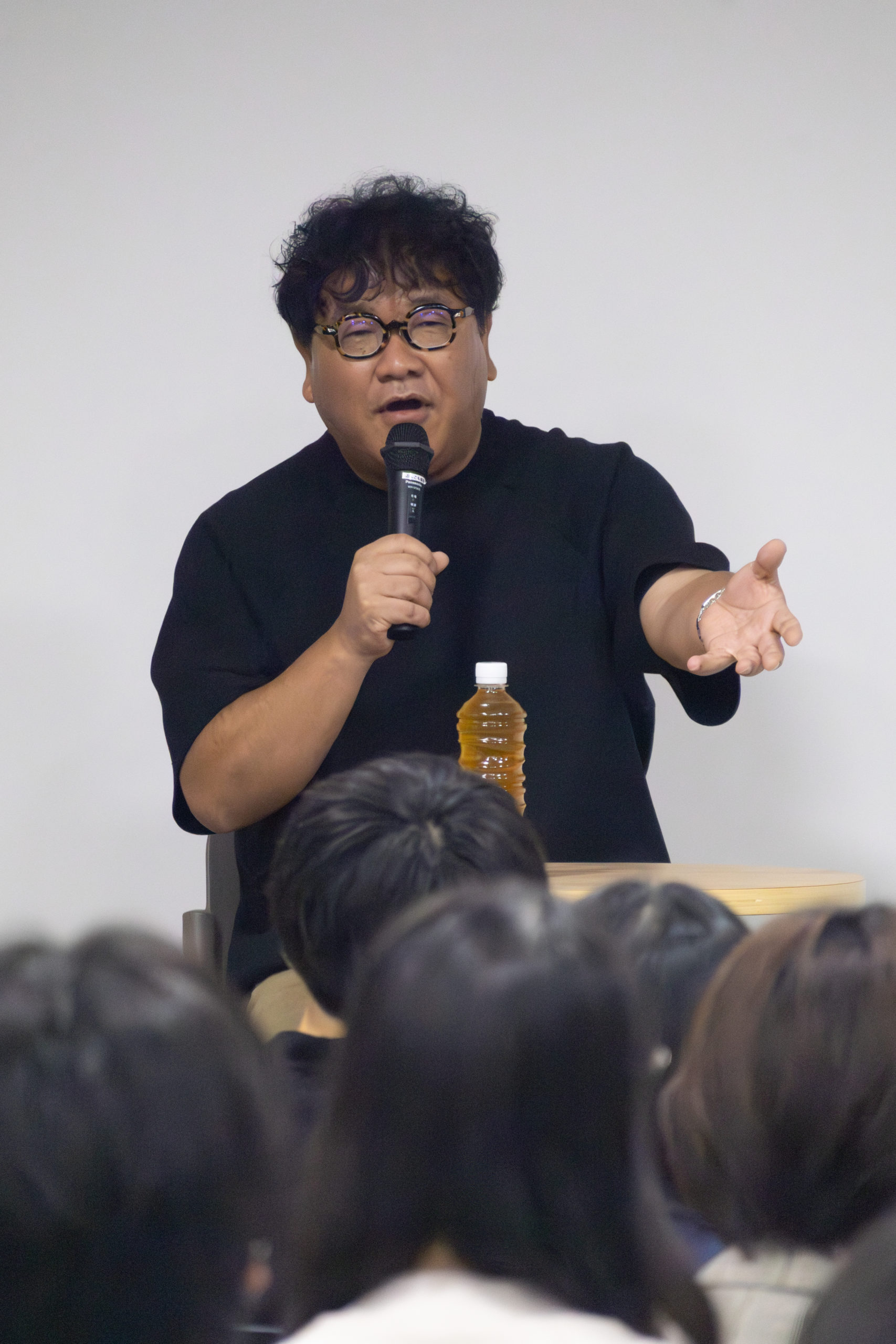 まずは全部「聴く」ことから　カンニング竹山さん 京大で講演