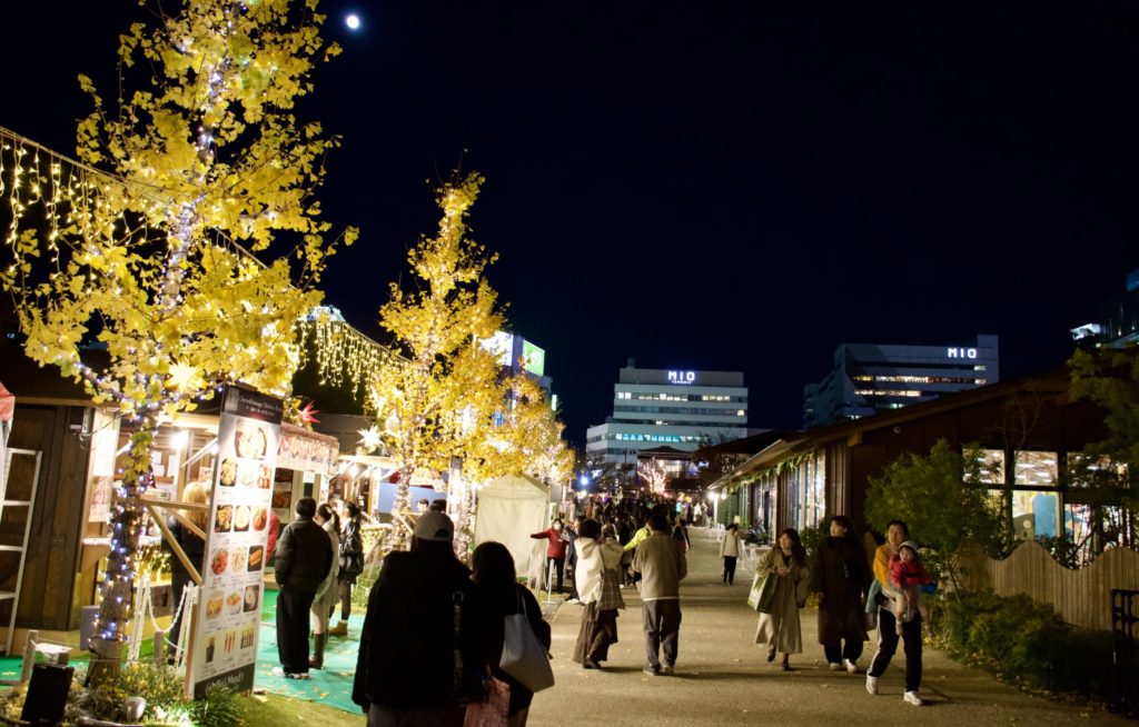 〈Topic ’25〉冬夜を飾る光とグルメ　クリスマスマーケットin大阪てんしば