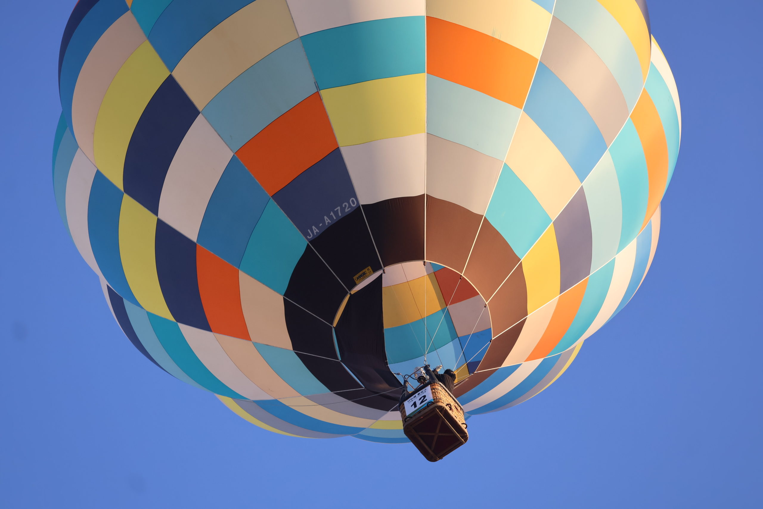 〈サークル密着〉陸空3時間の群像劇に迫る　大空と気球とハイエースと