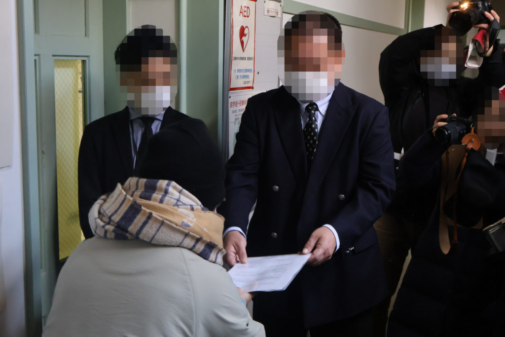 学生ら署名1万筆と質問提出　独自の授業料免除変更 背景は